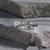 Sužadėtuvių žiedas Nr. S169 iš balto aukso su skaidriu briliantu, minimalistinio dizaino