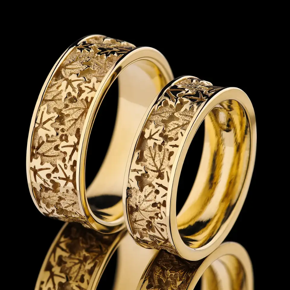 Vestuviniai žiedai Nr. Avangardas – geltono aukso pora su faktūriniu, augalų motyvų raštu