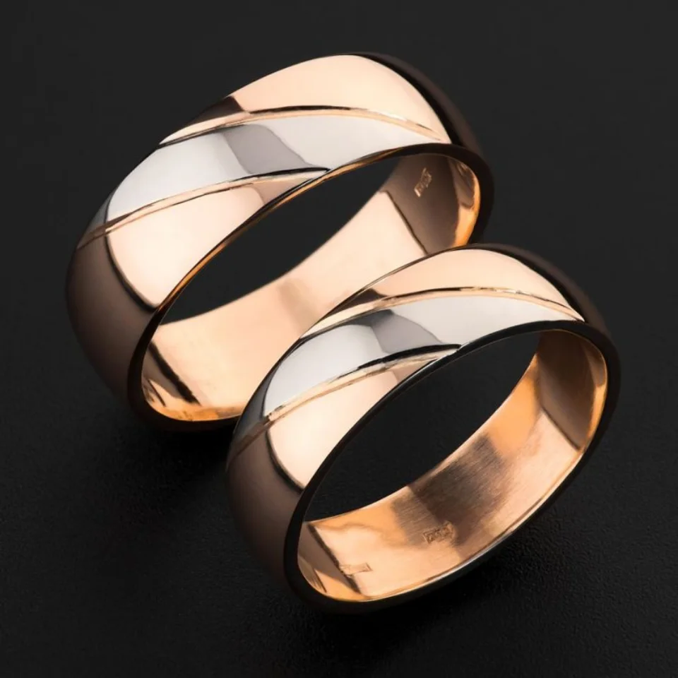 Vestuviniai žiedai Nr. V123 – dviejų spalvų aukso pora su banguota balto aukso intarpo juosta