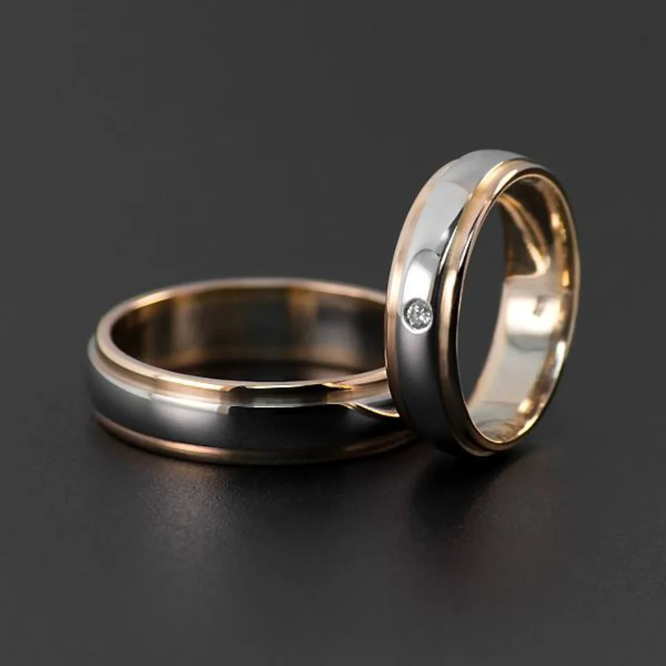 Vestuviniai žiedai Nr. V100 MOD-1 – dviejų spalvų aukso žiedai su deimantu