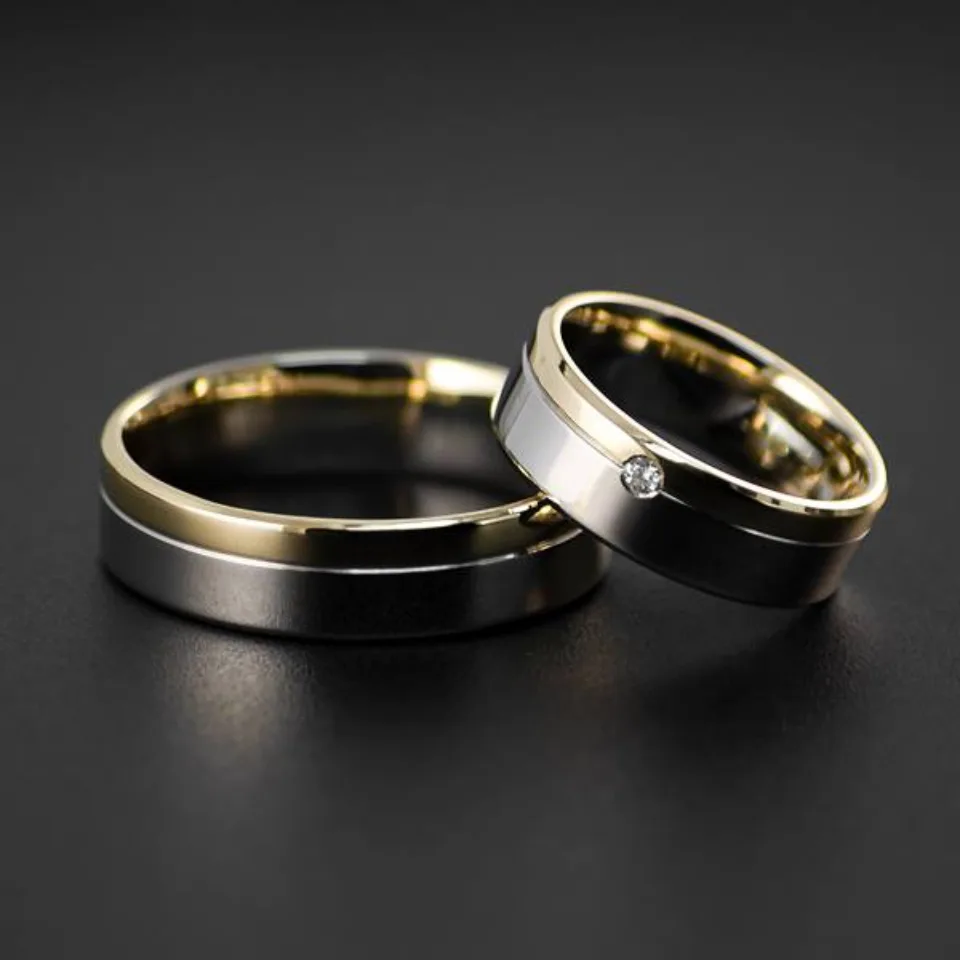 Vestuviniai žiedai Nr. V112 – dviejų spalvų aukso žiedai su deimantu