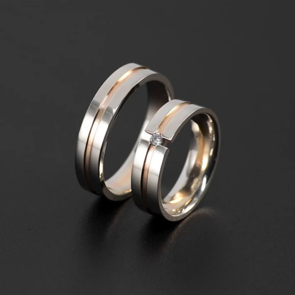 Vestuviniai žiedai Nr. V120 – dviejų spalvų aukso žiedai su deimantu