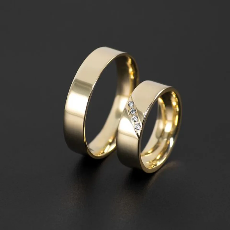 Vestuviniai žiedai Nr. V121 – geltono aukso vestuviniai žiedai su briliantais