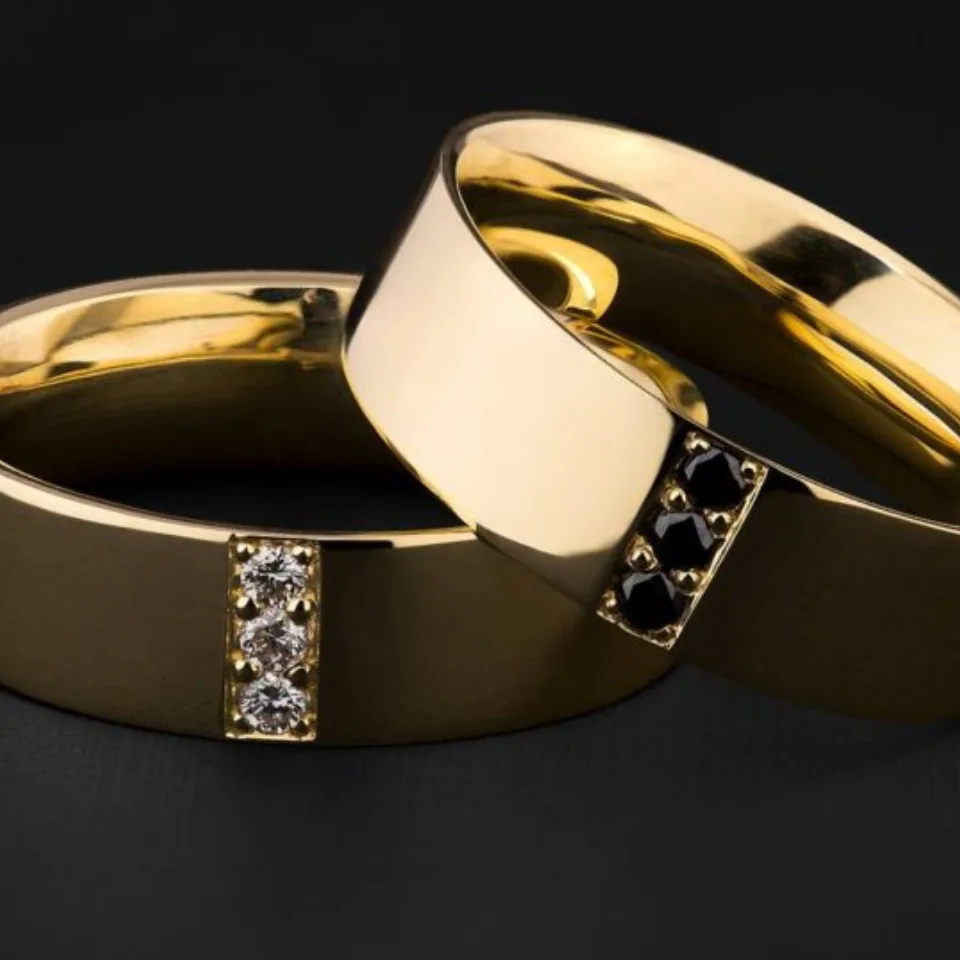 Vestuviniai žiedai Nr. V125 – geltono aukso žiedai su briliantais