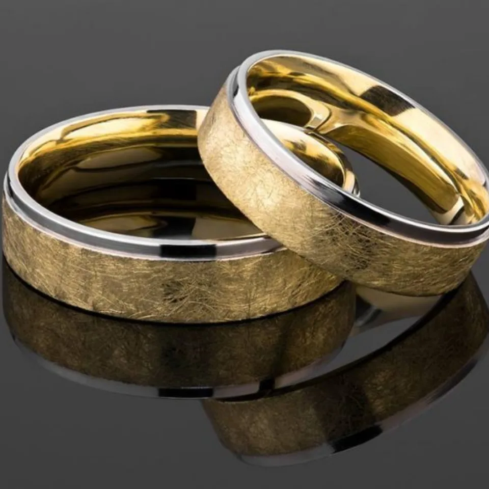 Vestuviniai žiedai Nr. V133 – dviejų spalvų aukso žiedai su faktūriniu paviršiumi