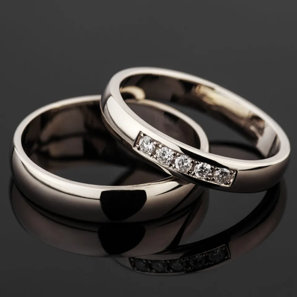 Vestuviniai žiedai Nr. V135 – balto aukso vestuviniai žiedai su briliantais