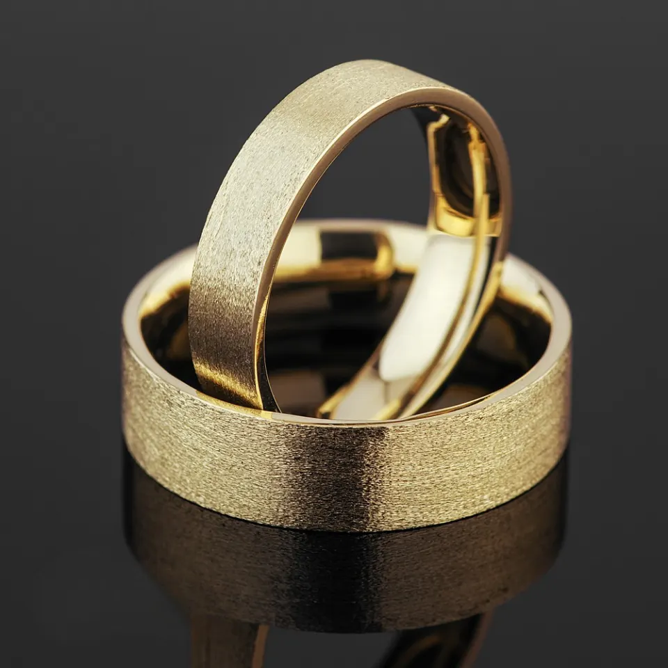 Vestuviniai žiedai Nr. V136 – geltono aukso vestuviniai žiedai su matiniu paviršiumi