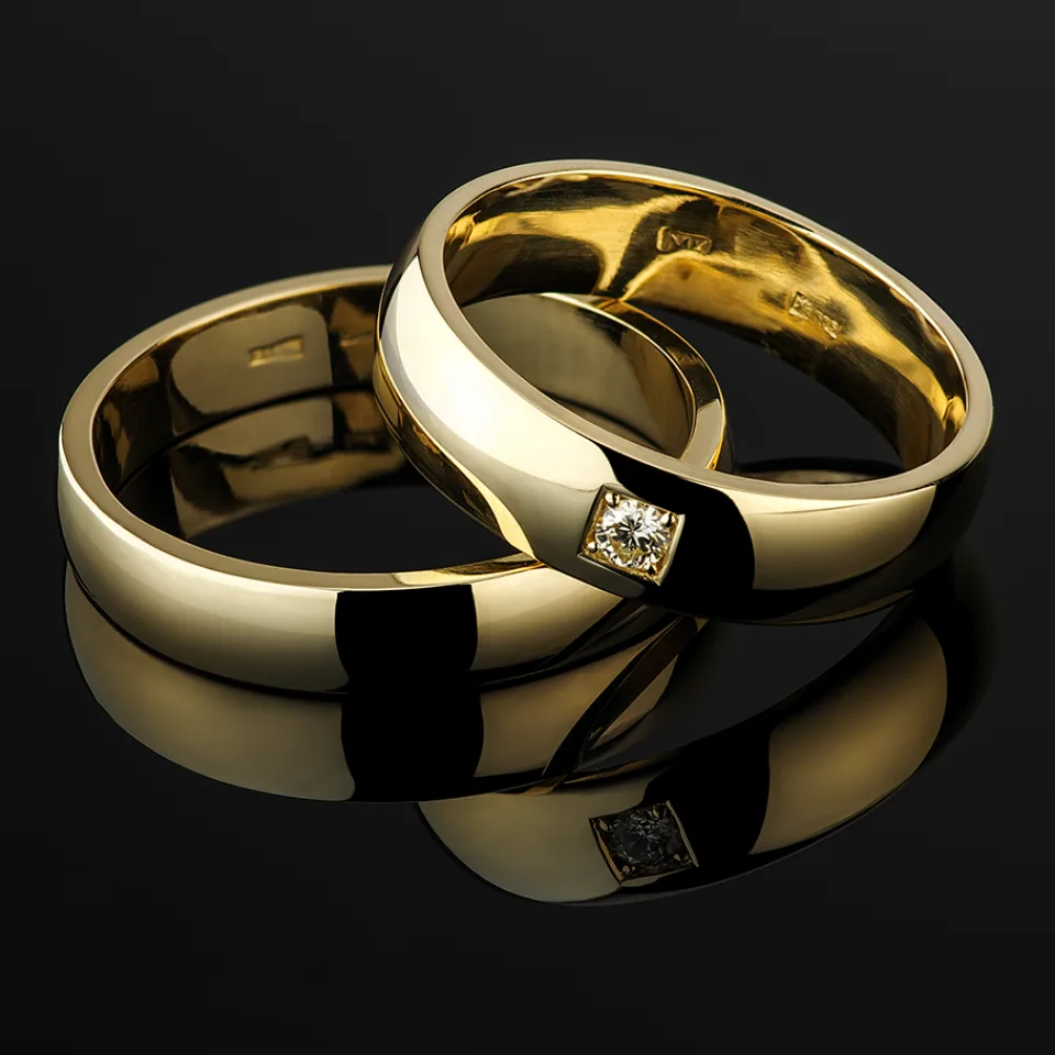 Vestuviniai žiedai Nr. V140 – geltono aukso vestuviniai žiedai su deimantu