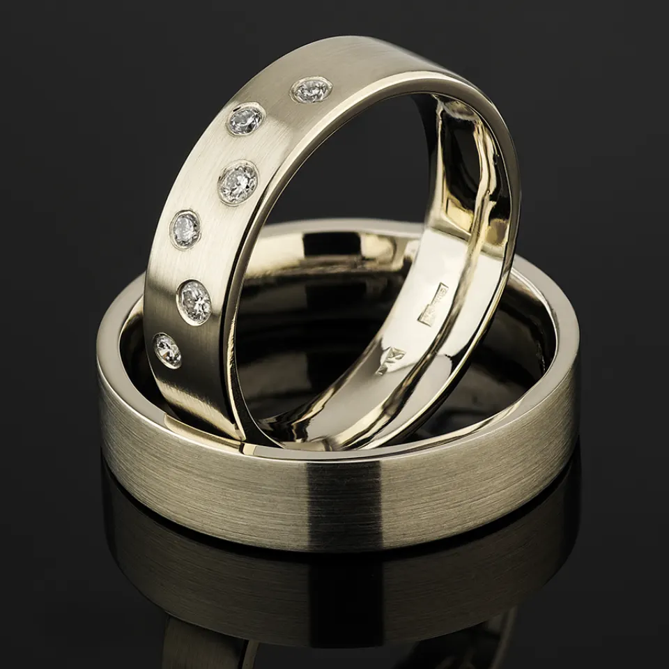 Vestuviniai žiedai Nr. V141 – geltono aukso vestuviniai žiedai su briliantais