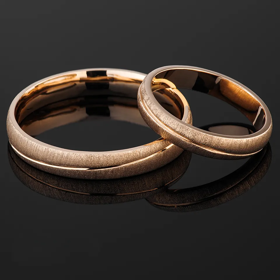 Vestuviniai žiedai Nr. V143 – rožinio aukso vestuviniai žiedai su matiniu paviršiumi