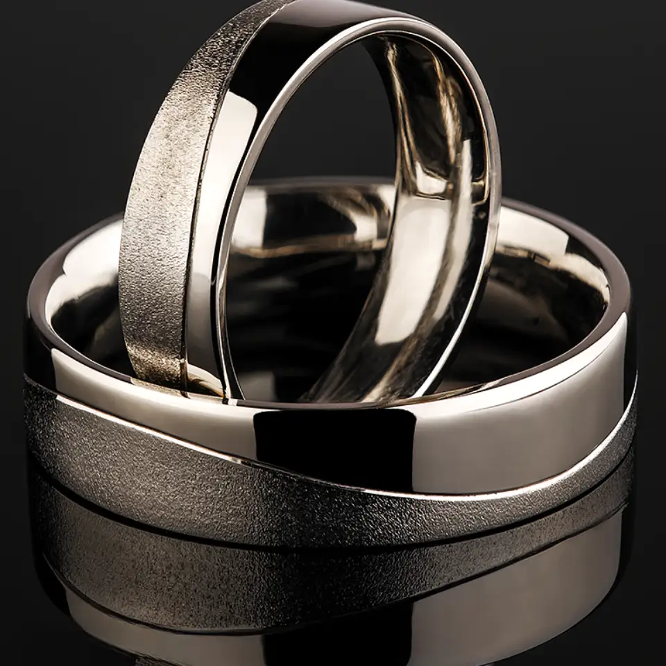 Vestuviniai žiedai Nr. V148 – balto aukso vestuviniai žiedai su matiniu paviršiumi