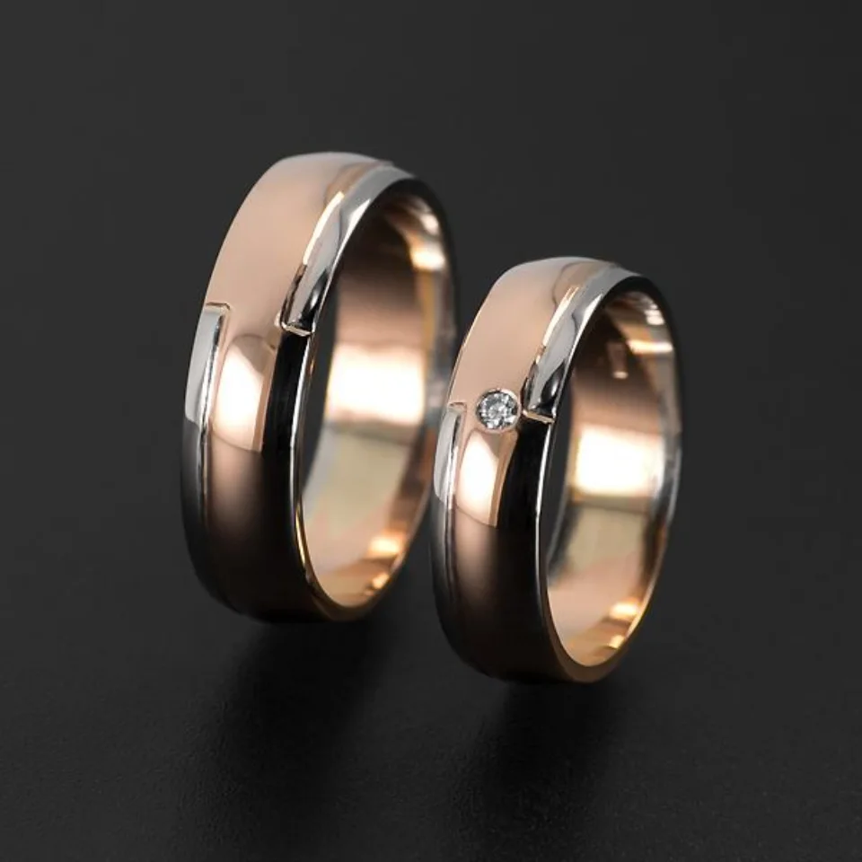 Vestuviniai žiedai Nr. V202 – dviejų spalvų aukso žiedai su deimantu